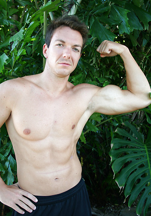 Ivan shows his ripped body by ManAvenue image 2