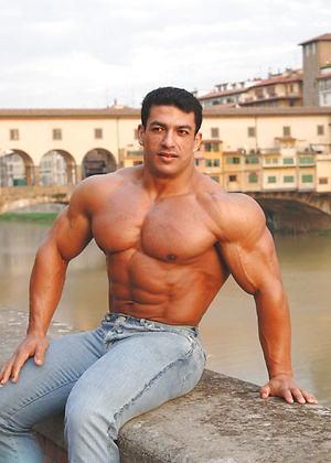 Tarek posing outdoors by Muscle Gallery image 19