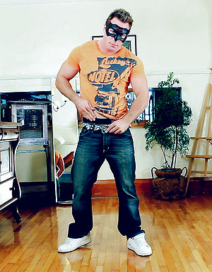 Muscle stud Austin gets naked by Maskurbate image 3