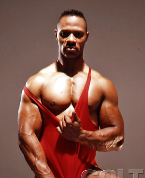Hot bodybuilder Mitchell Rabida posing naked