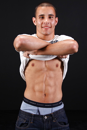 Muscled latin stud Jaxson