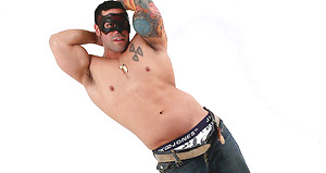 Bodybuilder Elio shows his uncut cock by Maskurbate image 5