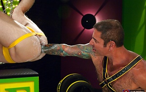 Nick Moretti fists Rick Van Sant ass by Club Inferno image 7