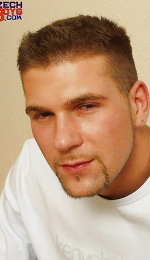 Muscle man posing and jerking off by Czech Boys image 1