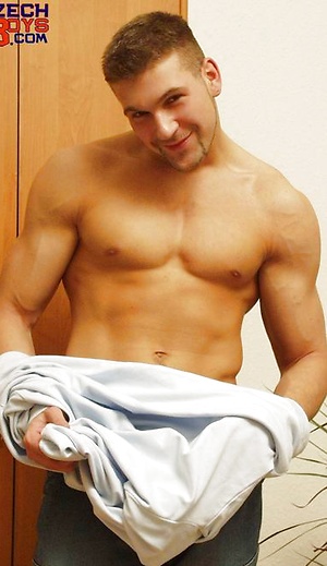 Muscle man posing and jerking off by Czech Boys image 5