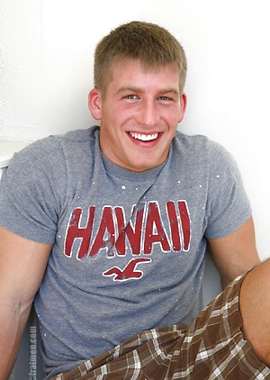 Muscled stud Payne naked by Frat Men image 1