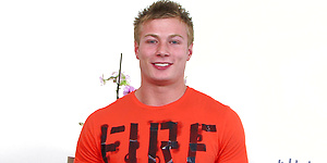 Straight muscular PT Dan Carver gets a massage and shoots in a strangers hand