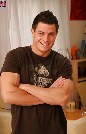 Muscle hunk jacking off dick