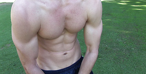 Muscle stud Odin jerking off