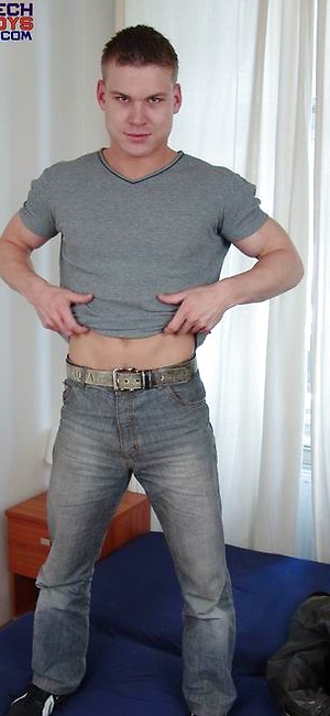 Muscled twink jacking off by Czech Boys image 2