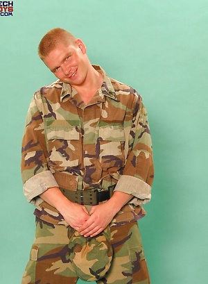 Straight military muscle man by Czech Boys image 2
