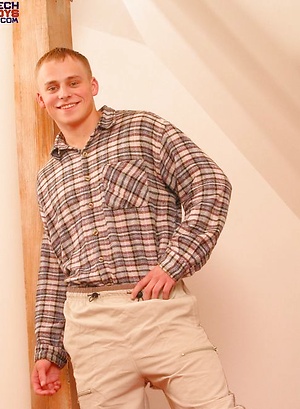 Hot muscle stud posing naked by Czech Boys image 1
