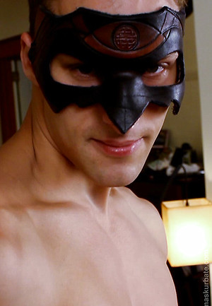 Hot muscled hunk Mathieu by Maskurbate image 5