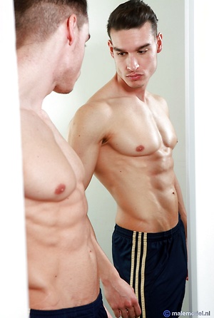 Guliermo showing in mirror