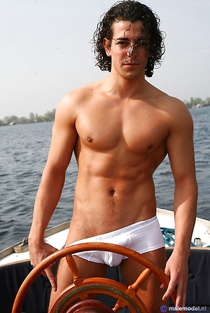 Alladin at the lake