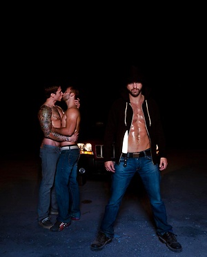 Jordan Levine tops his first bottom, Ian Paker, but will he survive.