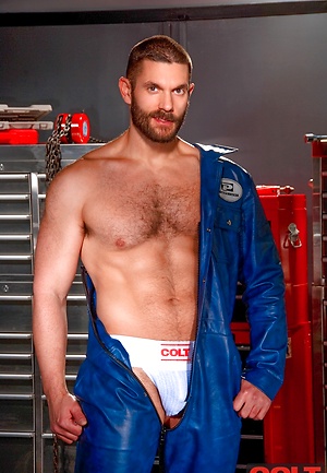 Muscle worker Bob Hager by Colt Studio image 4