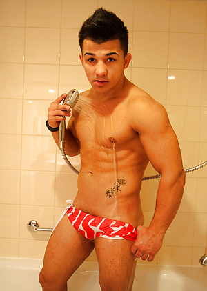 Shower time with Boxer John Pavel by Bentley Race image 9
