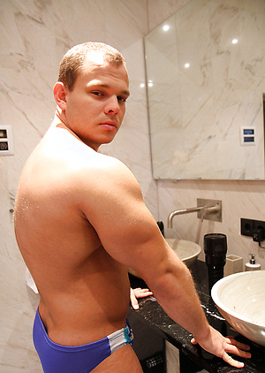 Muscle bear Dennis - Shower time by Bentley Race image 2