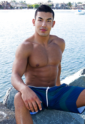 Muscle latino boy Jeb
