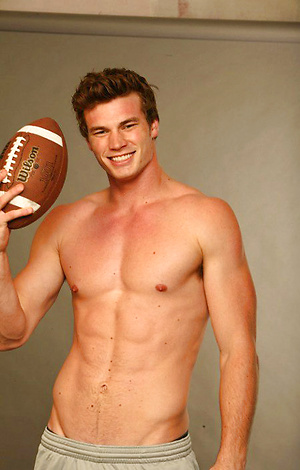 Derek Theler by Male Stars image 3