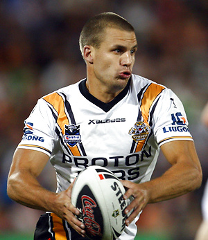Ruggerbugger have images of Aussie rugby player Beau Ryan stark naked with his pert athletic ass on show!