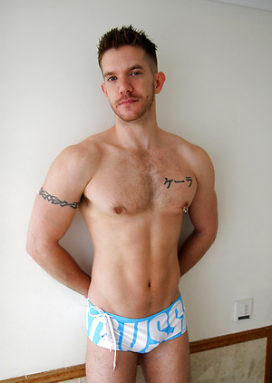 Hit the hot tub with Skippy Baxter by Bentley Race image 1