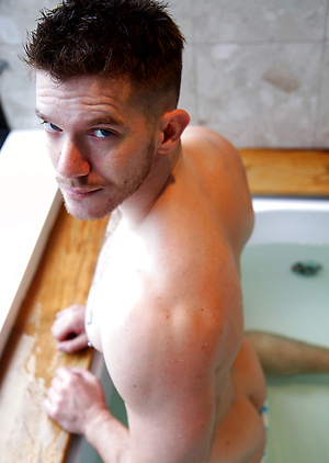 Hit the hot tub with Skippy Baxter by Bentley Race image 8