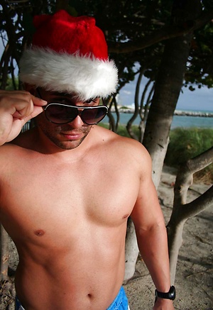Introducing Ari Yates by ManAvenue image 2
