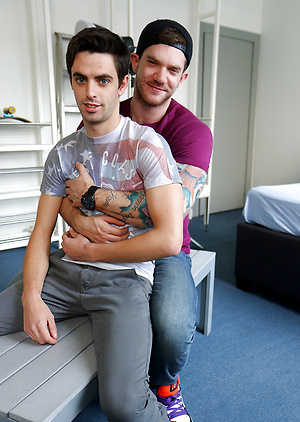 French twink Perry gets a rough ride from Aussie Skippy Baxter by Bentley Race image 3
