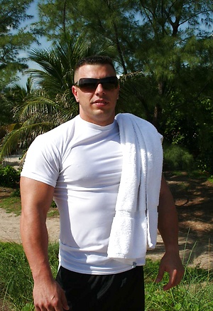 Alberto Perez by ManAvenue image 1